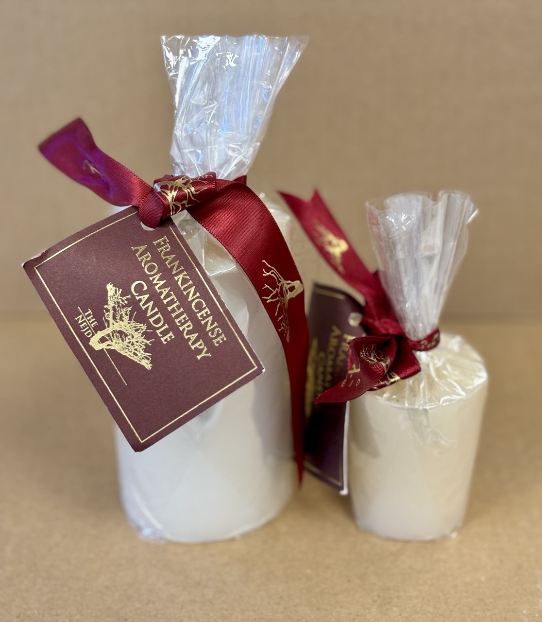 Kézműves, henger alakú gyertya 6 x 4 cm, valódi ománi tömjénnel és illóolajával